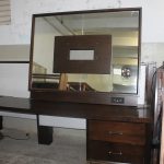 111, 8' Desk w/Mirror TV Mount